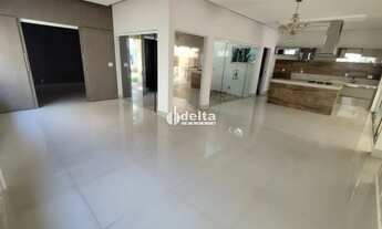 Imagem 2: Casa residencial com 3 suites disponível para locação no bairro Jardim Karaíba em Uberlând