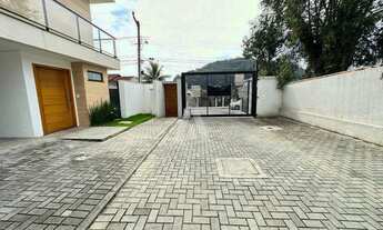 Imagem 2: Sobrado em condomínio fechado com 1 suíte mais 2 quartos no bairro Glória em Joinville - S