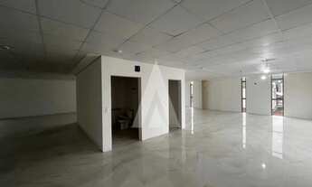 Imagem 3: Imóvel comercial, sala ampla, localizado no bairro América em Joinville, com área de 231,9