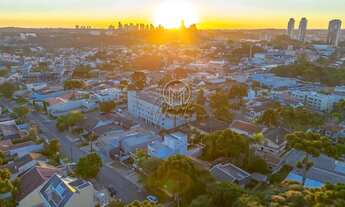 Imagem 2: Andar superior de casa semi-mobiliada para locação no Batel com 4 quartos 180m² e rooftop