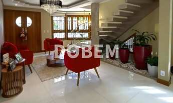 Imagem 6: Residência de Alto Padrão com Piscina e Área Gourmet Completa