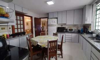 Imagem 3: Magnífico Sobrado à Venda: Seu Novo Lar Aconchegante e Elegante