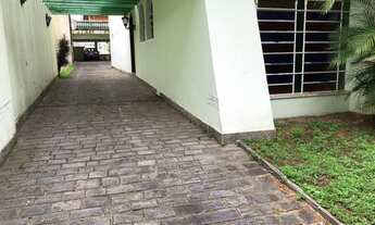 Imagem 3: Ampla casa com 4 quartos, piscina, terreno com 500 m2. Rua tranquila, segura e arborizada