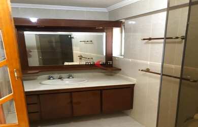 Imagem 7: Apartamento com 3 dormitórios sendo 1 transformado em closet com armários embutidos com 78