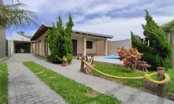 Imagem 2: Excelente casa com piscina e quiosque em Tramandaí