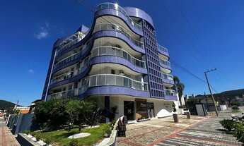 Imagem 2: Cobertura impecável, totalmente mobiliada e a poucos metros do mar em Bombas!