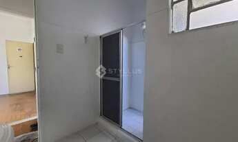 Imagem 4: Amplo apartamento vazio de primeiro andar. Sala, 2 quartos, banheiro social, co