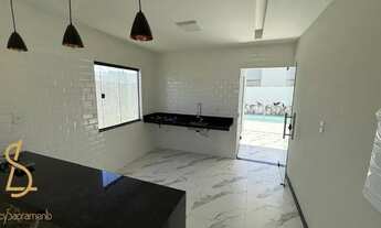 Imagem 2: Maravilhosa Casa em Condomínio Pé na Areia: 3 Quartos, Piscina e Acabamento de Alto Padrão