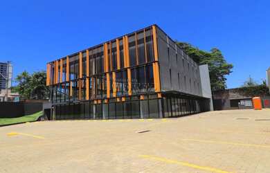 Imagem 4: Loja Comercial de Alto Padrão no Vista Lago com Vista para o Lago Igapó