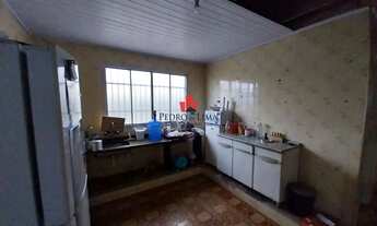 Imagem 3: Sobrado frontal contendo 2 casas no terreno, 5 quartos e 2 Vagas na Penha