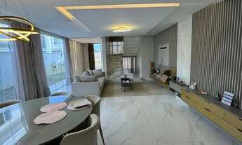 Imagem 3: LINDA CASA DE LUXO NO COND. ALPHAVILE, 4 SUITES, NASCENTE E VENTILADA, MOVEIS PROJETADO, A