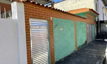 Imagem: 2 Casas com piscina garagem e área livre