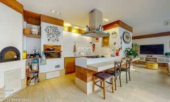 Imagem 7: Casa de Vila à Venda no Jardim América, Imóvel amplo com 4 Suítes e 3 Vagas de Garagem