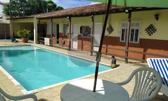 Imagem: Casa a venda com 03 suítes, terreno amplo