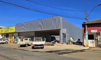 Imagem 2: Galpão Loja Comercial com 670m² de área construída, 1.066m² de pátio e estacionamento , te