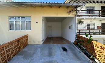 Imagem 2: Piso superior de casa com 80 m² e 3 quartos em Capoeiras - Florianópolis - SC