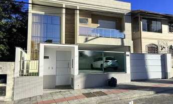 Imagem: CASA ALTO PADÃO - SÃO JOSÉ/SC