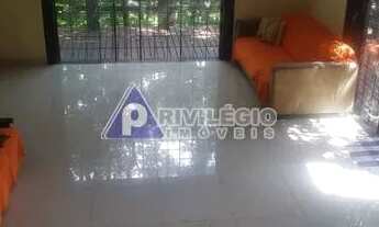 Imagem: Casa de rua à venda, 3 quartos, 3 suítes