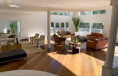 Imagem 3: Casa com 1100 m² - PORTEIRA FECHADA