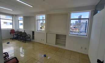 Imagem 4: Sala comercial à venda ou para aluguar na Avenida Tancredo Neves no Caminho das Árvores