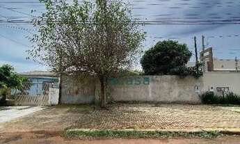 Imagem 3: Terreno com barracão (construção no final do terreno