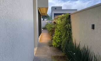 Imagem 2: CONDOMÍNIO PORTAL DO SOL GREEN Casa em Condomínio com 3 Quarto(s) e 4 banheiro(s) à Venda