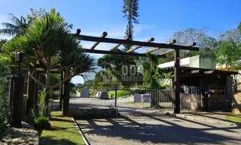 Imagem: More ou invista junto à natureza exuberante