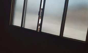 Imagem 5: Aluga apartamento 1 quarto +sala +cozinha americana 1 banheiro + área de serviço.