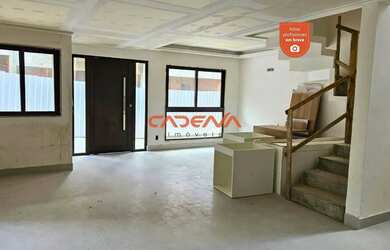 Imagem 2: Sobrado com 3 suítes e 2 vagas para aluguel no Santa Felicidade