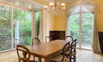 Imagem: Casa de luxo com muita area verde na zona