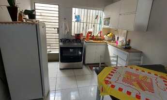 Imagem 3: Casa de esquina, para venda possui 75 metros quadrados com 2 quartos