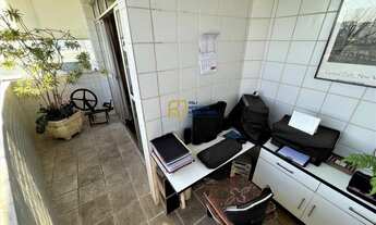 Imagem 5: Apartamento à Venda - 3 Quartos sendo 1 Suíte - 2 Vagas sob Pilotis - Sala com Varanda - E