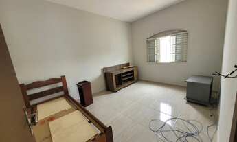 Imagem 2: Casa para Locação em Taubaté, Jardim Ana Emilia, 3 dormitórios, 1 suíte, 2 banheiros, 1 va