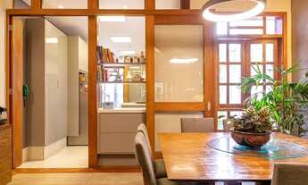 Imagem 6: DISCRETA POR FORA E EXUBERANTE POR DENTRO SE TORNA UMA DAS CASAS MAIS ESPECIAIS DO BAIRRO