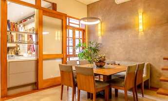 Imagem 5: DISCRETA POR FORA E EXUBERANTE POR DENTRO SE TORNA UMA DAS CASAS MAIS ESPECIAIS DO BAIRRO