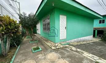 Imagem: Casa com amplo terreno localizada no Bairro