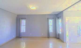 Imagem 4: QL 32 - 03 SUÍTES, SENDO UMA MASTER, 02 SEMI SUITES, PISCINA, CHURRASQUEIRA, VAGA COBERTA!