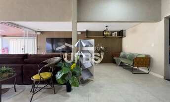 Imagem 2: Casa de de rua com 360m2, 3 suites, 5 vagas de garagem, piscina e churrasqueira