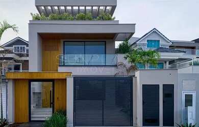 Imagem 2: Casa à Venda com 4 quartos, Piscina com Hidromassagem, Forno de Pizza e Espaço Gourmet em