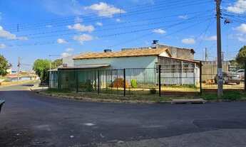 Imagem: Esquinão de 300m2 com casa na laje na QR