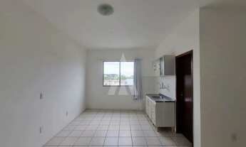 Imagem 3: Apartamento no estilo studio com cozinha com pia, sala de estar e 1 banheiro social