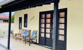 Imagem 1: CASA DE PRAIA EM BOMBAS - Casa à venda Rua Rouxinol em Bombas, Bombinhas/SC