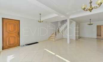 Imagem 2: Sobradão com 4 dormitórios, sendo 1 suíte em rua tranquila, garagem para + de 15 carros