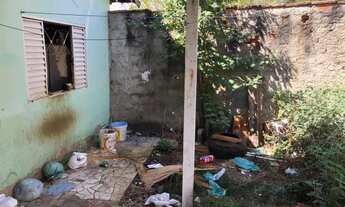Imagem 7: Casa com barracão situada na Avenida Brasil, bairro Buriti Sereno, próximo ao Tatíco