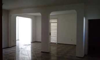 Imagem 6: 7quartos, 3 salões, 5 wc, varandas, amplo jardim e quintal