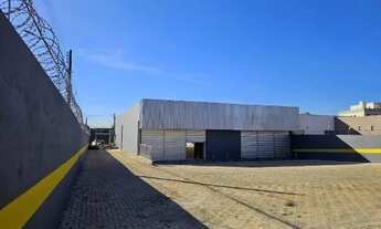 Imagem 3: Galpão Loja Comercial com 670m² de área construída, 1.066m² de pátio e estacionamento , te