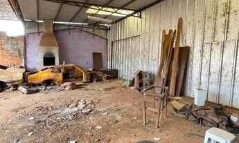 Imagem 8: Terreno com barracão (construção no final do terreno