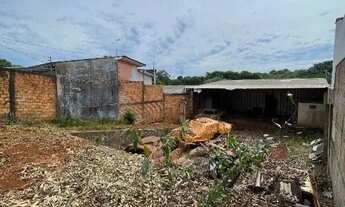 Imagem 5: Terreno com barracão (construção no final do terreno