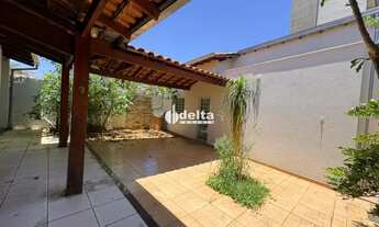 Imagem 4: Casa residencial com 3 quartos sendo 1 suíte disponível para venda no bairro Santa Mônica