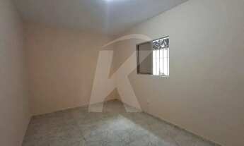 Imagem: Casa com 1 quarto, sala, cozinha, banheiro